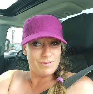 Meet your Posher, Leslie